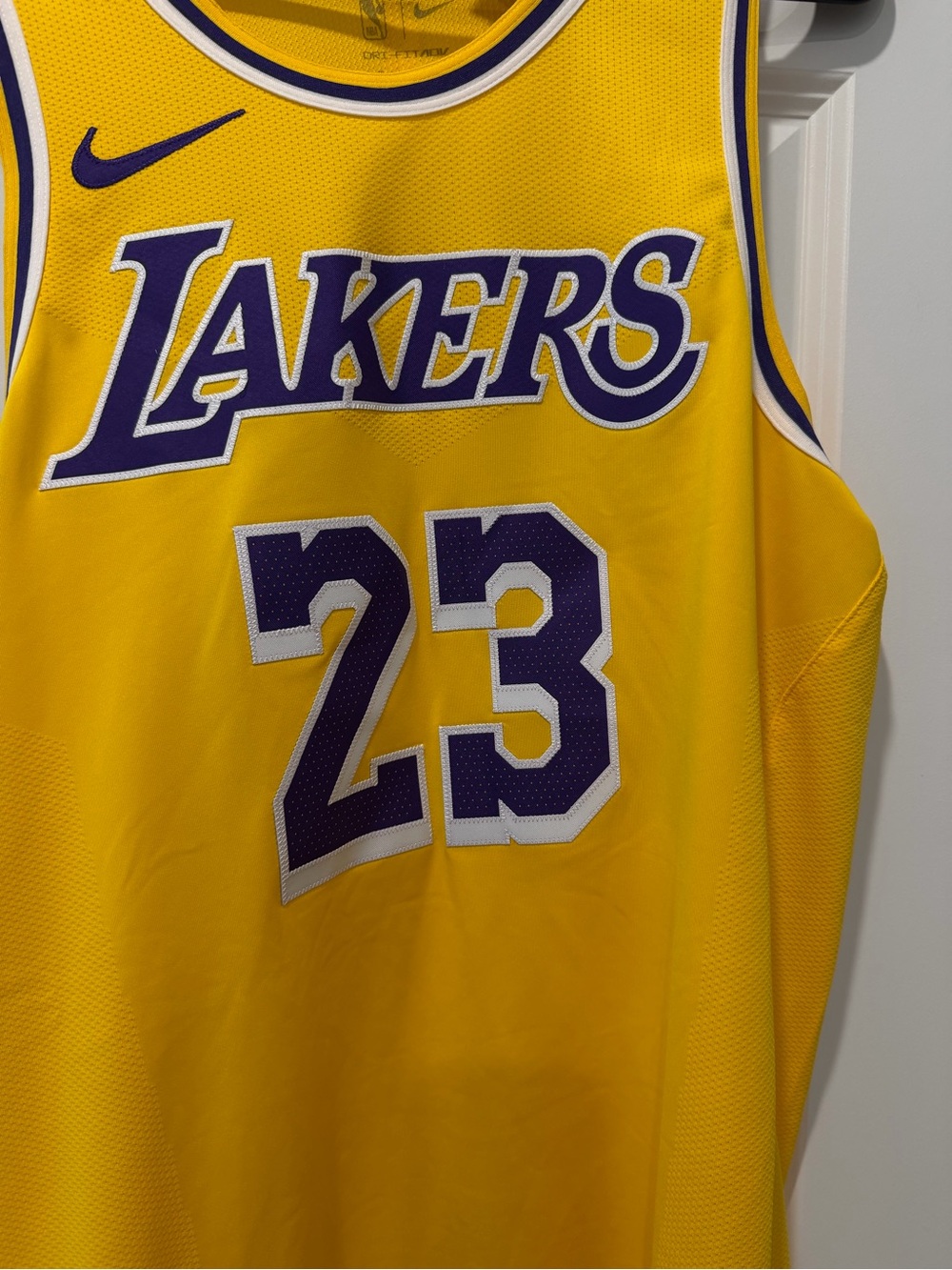 LeBron James Lakers Nike Authentic Jersey Gold #23 Size 48 - Picture 4 of 13